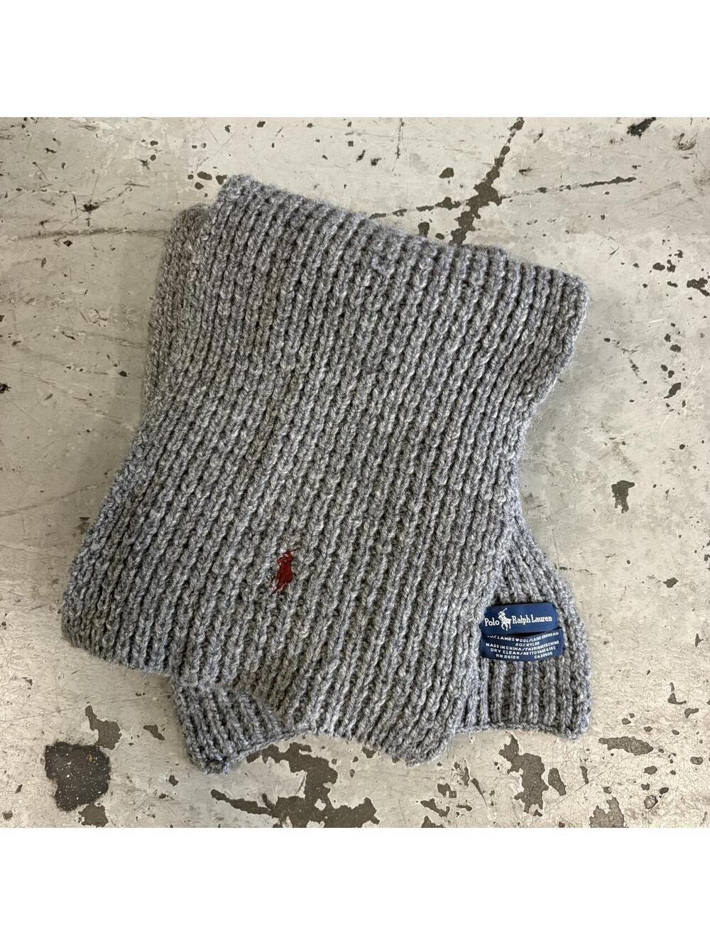 Beautiful vintage 90s lambswool scarf.